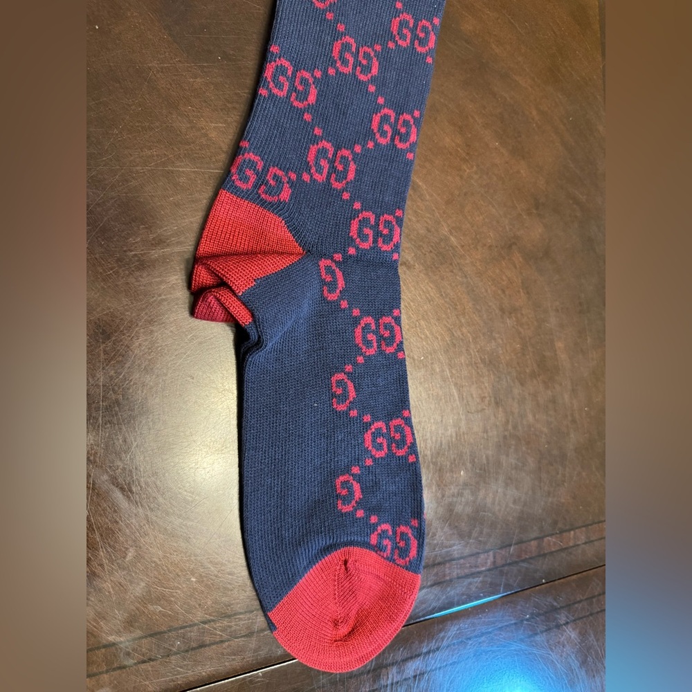 New Authentic Gucci GG Supreme Logo Navy Red Socks Size L - Picture 9 of 14